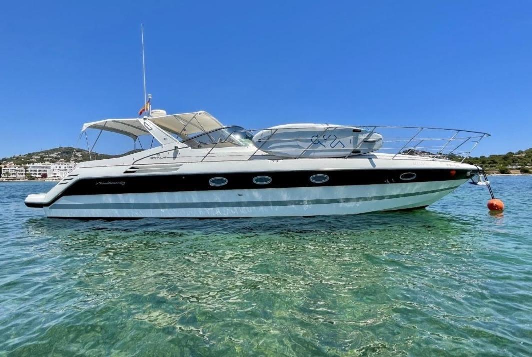 Botel Cozy Yacht In Barcelona With Boat Tour Option *